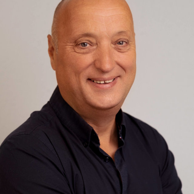 Steve Jones, Managing for J & W