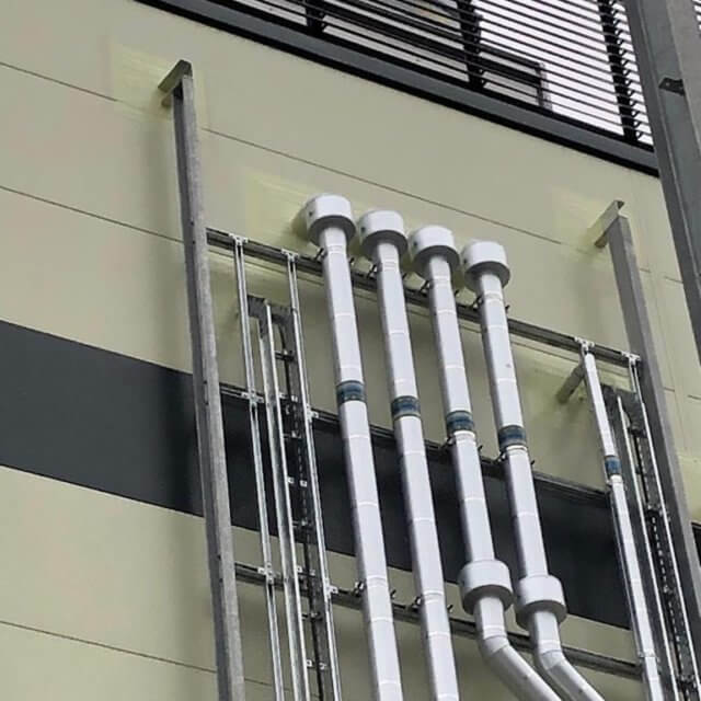 Weatherproofing of external cable trays installed on a data centre